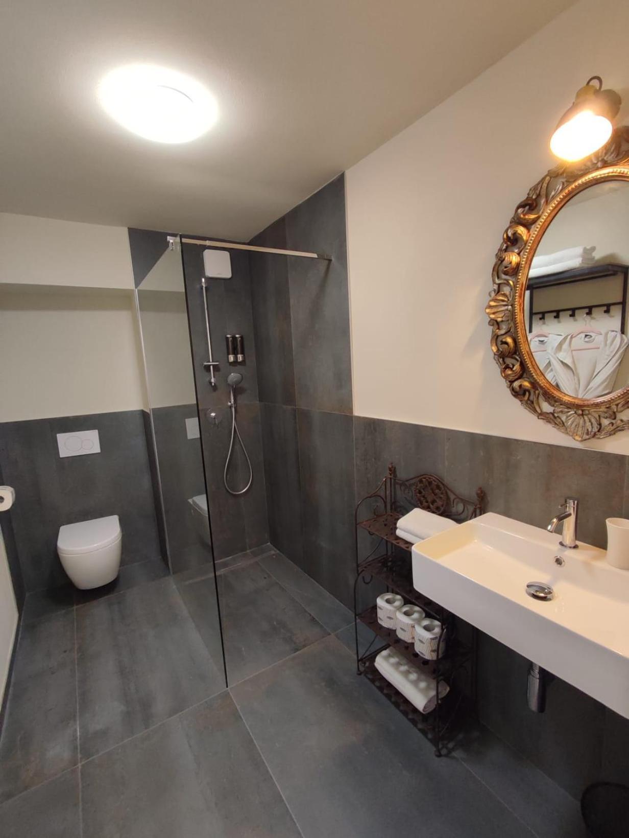 Casa Vacanze Bella-Host By Foresteria Bergamo Bella Bagian luar foto